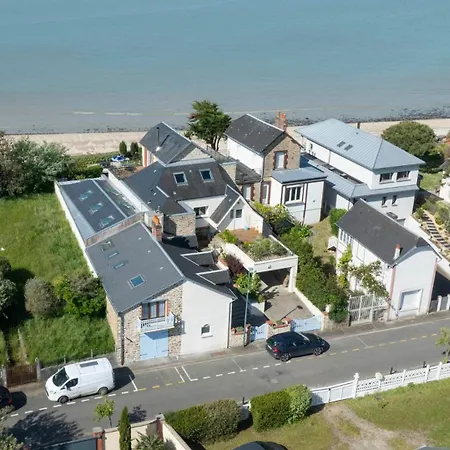 Manava Vue Et Mont Michel Piscine Interieure Saint-Jean-le-Thomas