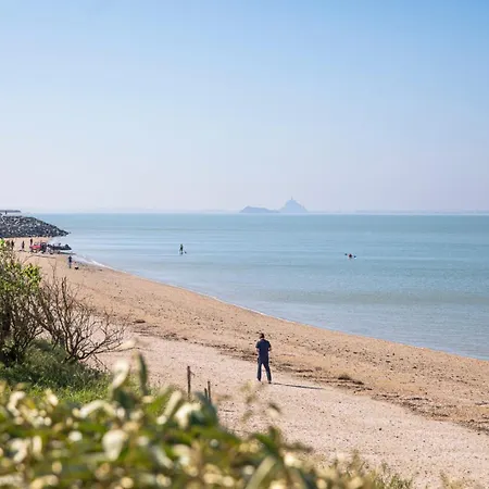 Manava Vue Et Mont Michel Piscine Interieure Lodge *