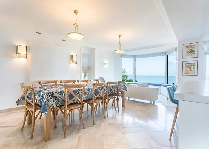 Manava Vue Et Mont Michel Piscine Interieure Lodge Saint-Jean-le-Thomas