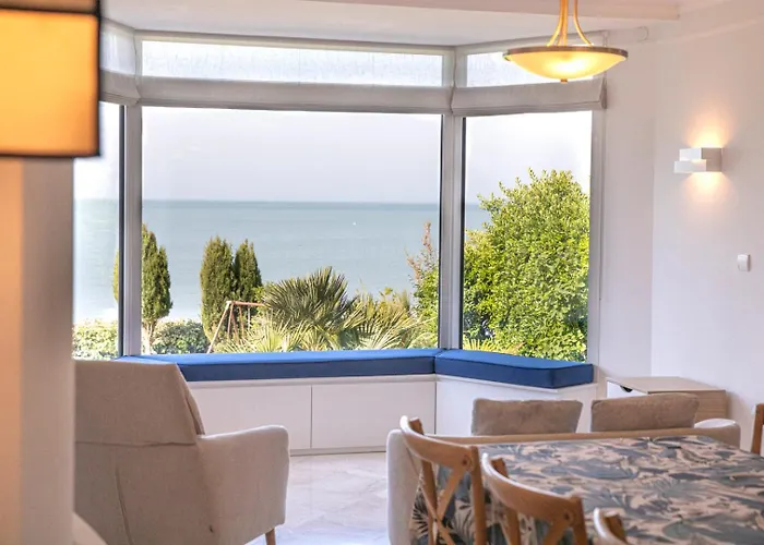 Manava Vue Et Mont Michel Piscine Interieure Lodge