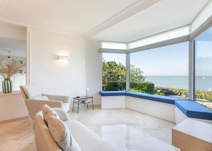 Manava Vue Et Mont Michel Piscine Interieure Lodge